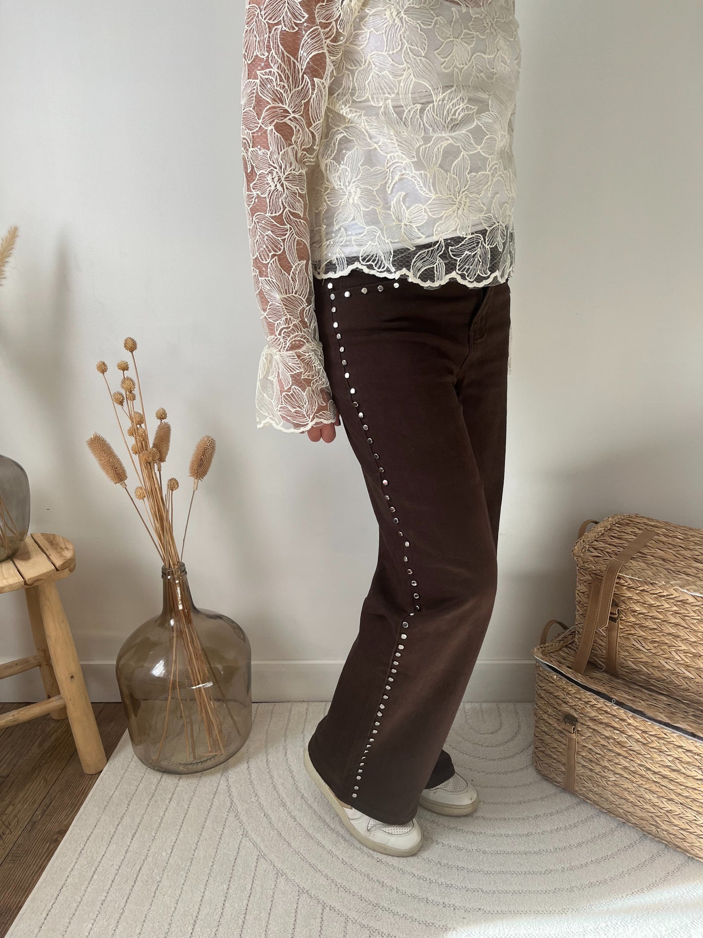 Pantalon "Ari" à clous marron