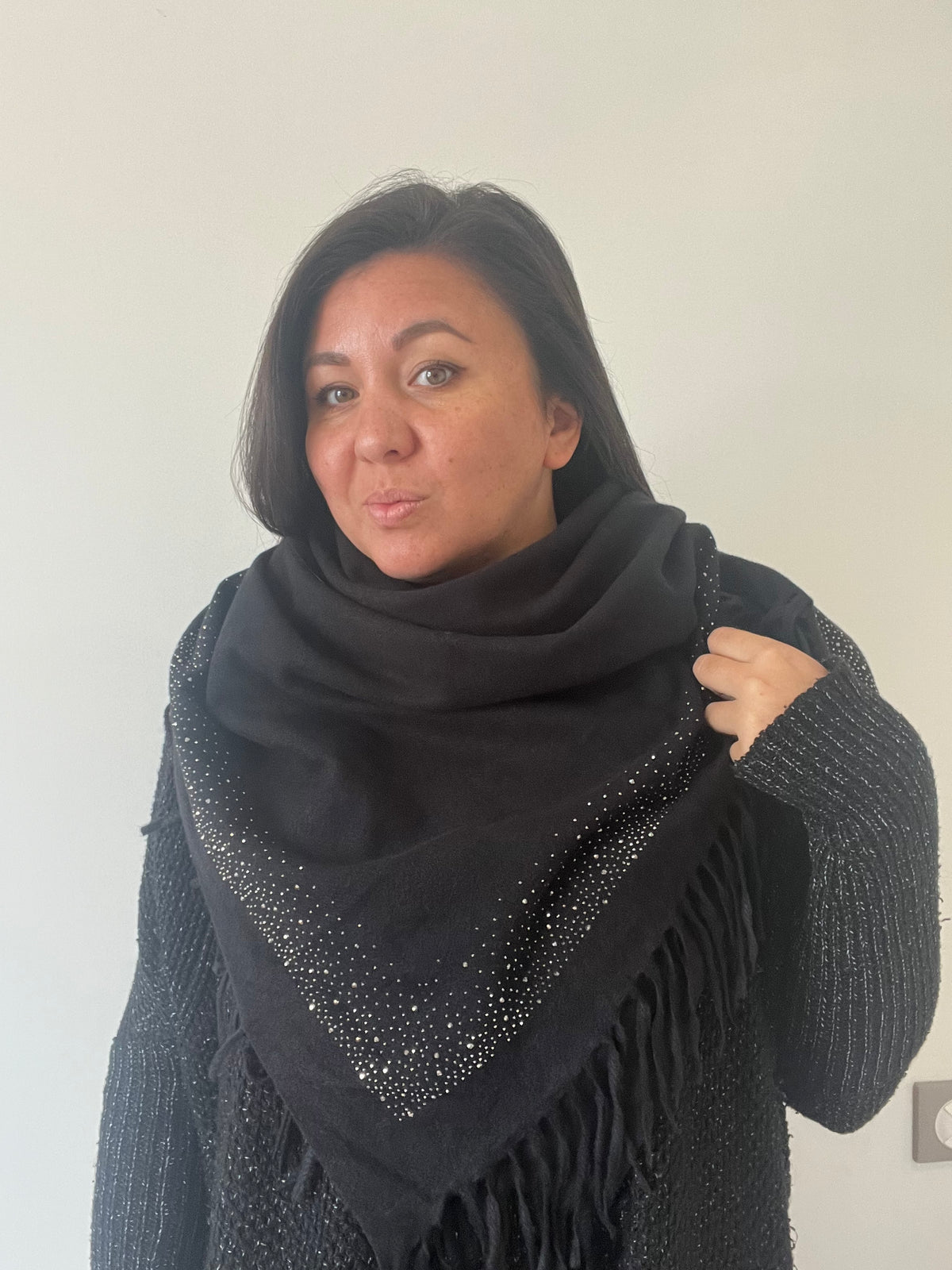 Foulard carré noir à strass et franges