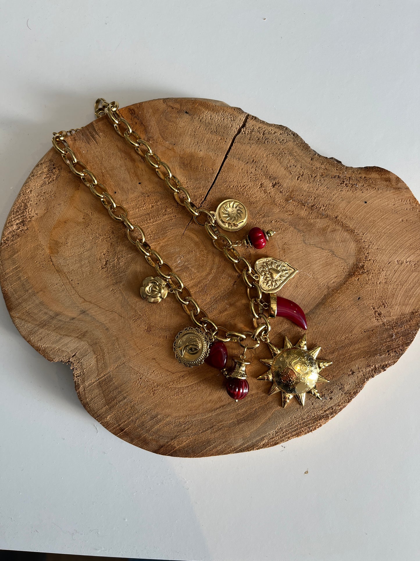 Collier à pampilles bordeaux