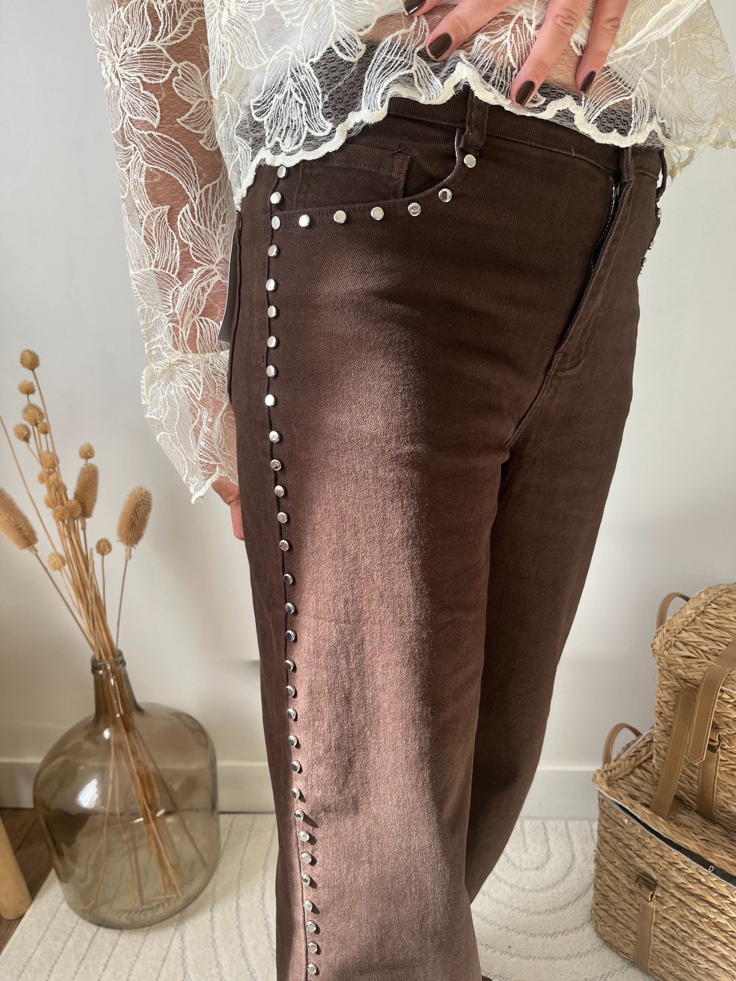 Pantalon "Ari" à clous marron